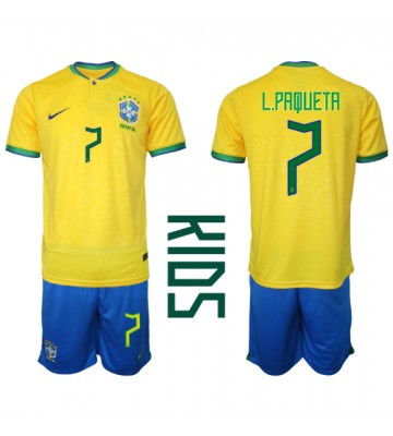 Brasilien Lucas Paqueta #7 Replika Babytøj Hjemmebanesæt Børn VM 2022 Kortærmet (+ Korte bukser)